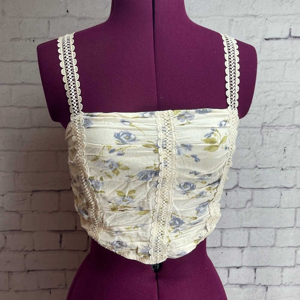 Full tilt size small cropped tank top ruched cream with blue floral print